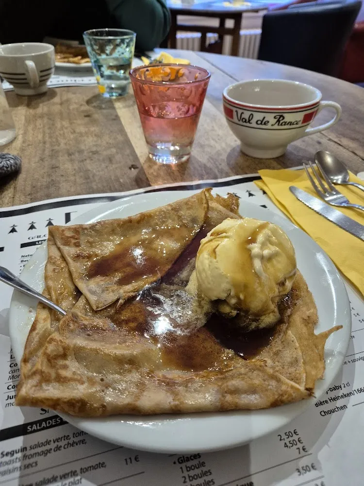 Crêpe Sirop d'érable Avec Boule de Glace Vanille