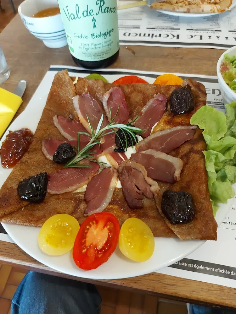 Galette Gerookte Eendenborst Emmenthaler Chevre Pruimen